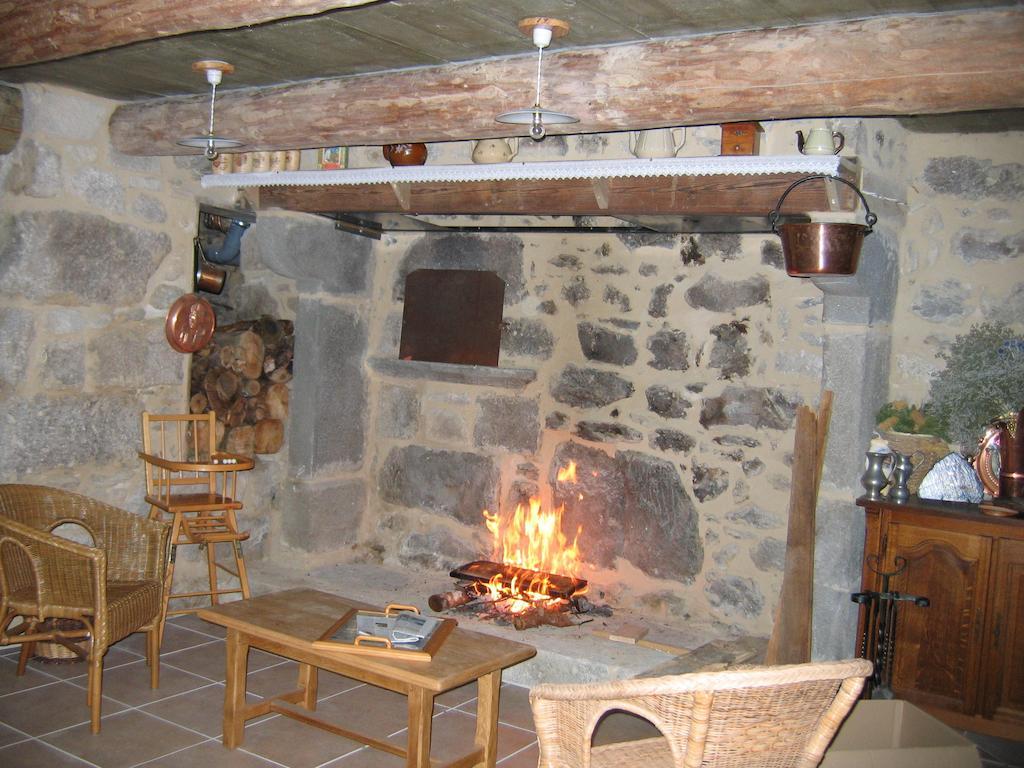 La Ferme Des Genets Bed and Breakfast Medeyrolles Zewnętrze zdjęcie