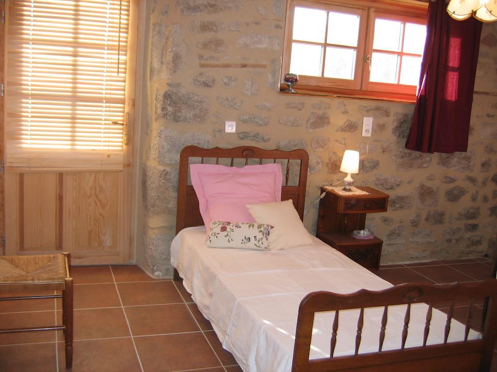 La Ferme Des Genets Bed and Breakfast Medeyrolles Pokój zdjęcie