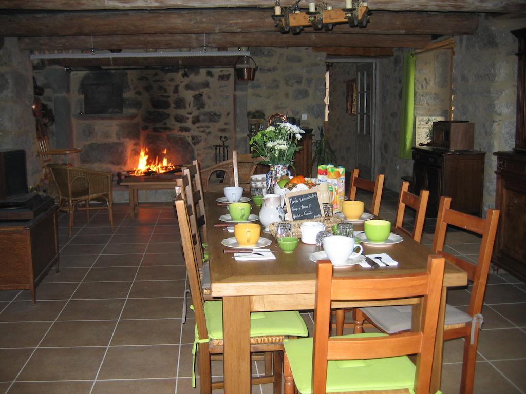 La Ferme Des Genets Bed and Breakfast Medeyrolles Zewnętrze zdjęcie