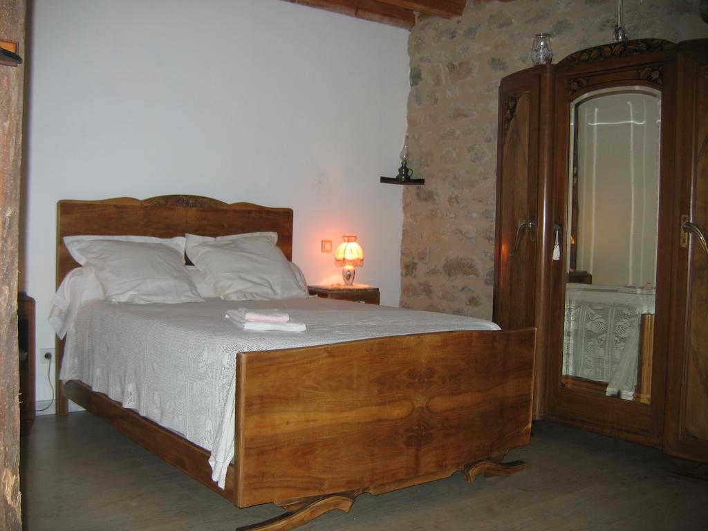 La Ferme Des Genets Bed and Breakfast Medeyrolles Zewnętrze zdjęcie